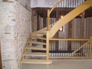 Escalier sur mesure avec son garde corps Meniuserie Farge